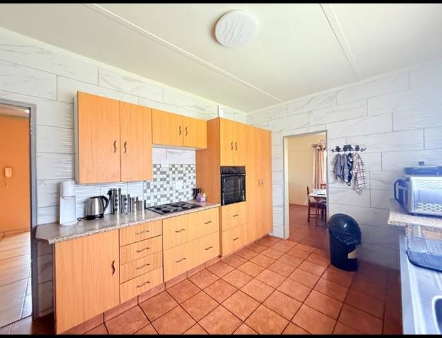 3 BEDROOM HOUSE FOR SALE IN VANDERBIJLPARK SW 1